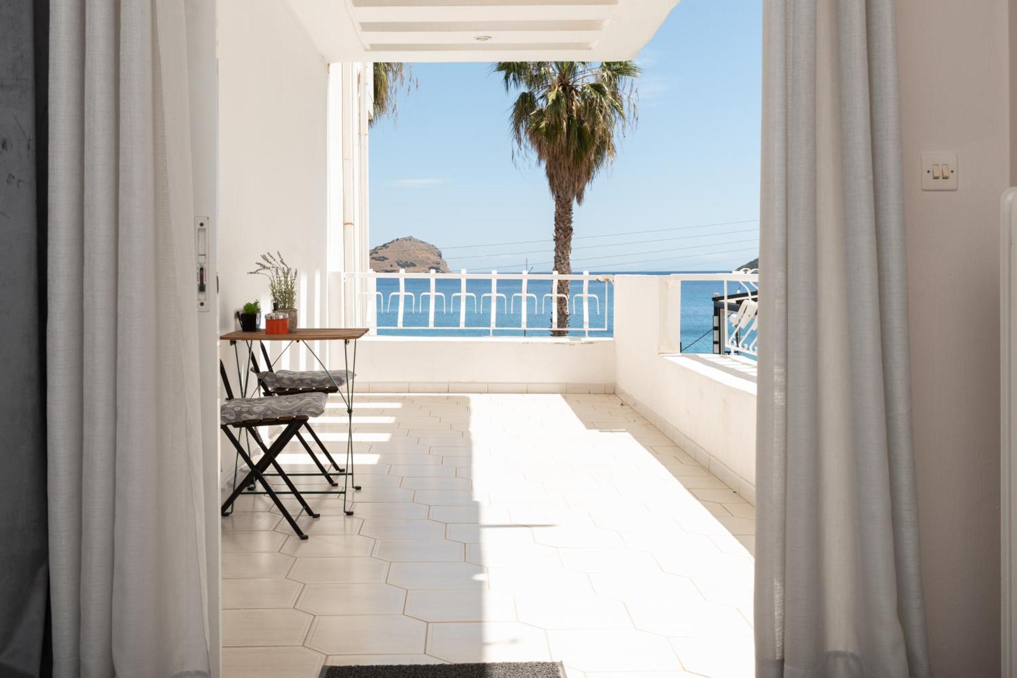 Bluehouse Apartment Porto Rafti Bagian luar foto